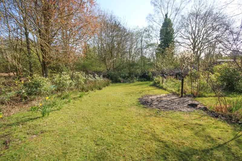 4 Bed Detached House For Sale With Swimming Pool And Garage