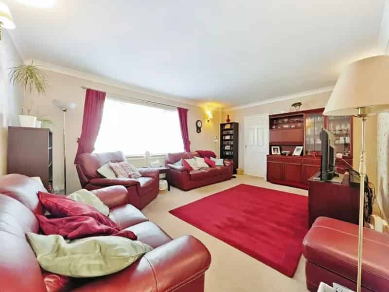 5 Bedroom Detached House For Sale Near Wokingham