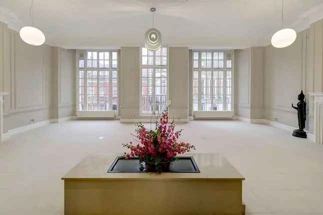 Maisonette for sale in Weymouth Street, London W1G