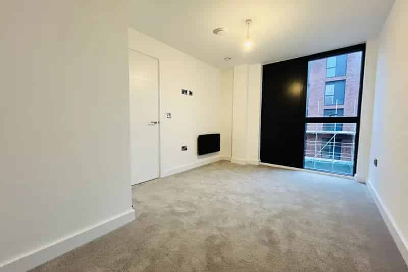 Studio Apartment City Centre Zero Deposit Available