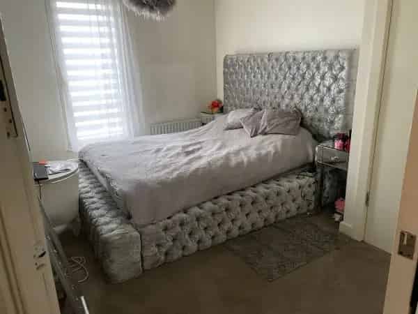 Large Top Floor Flat with Rooftop Terrace and Two Double Bedrooms