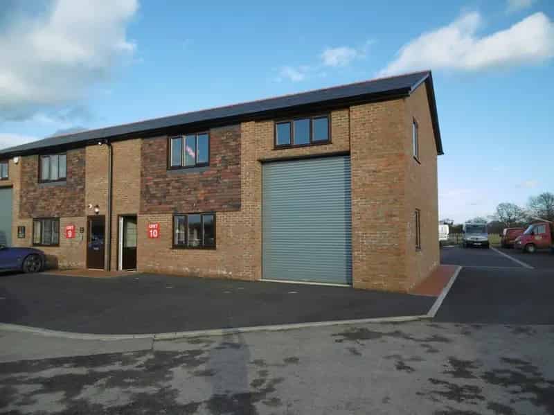 Modern Business Unit with Ample Parking Near Tenterden