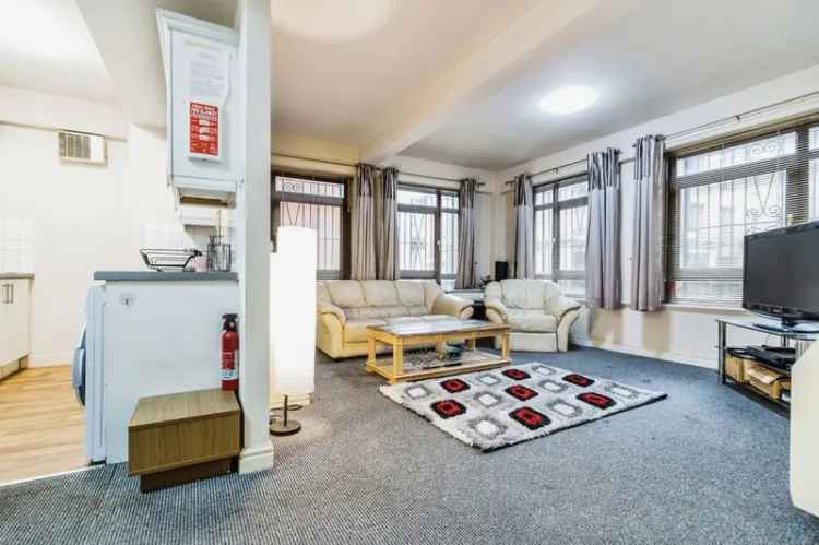 2 Bedroom Flat for Sale Manchester City Centre Near St Peter's Square