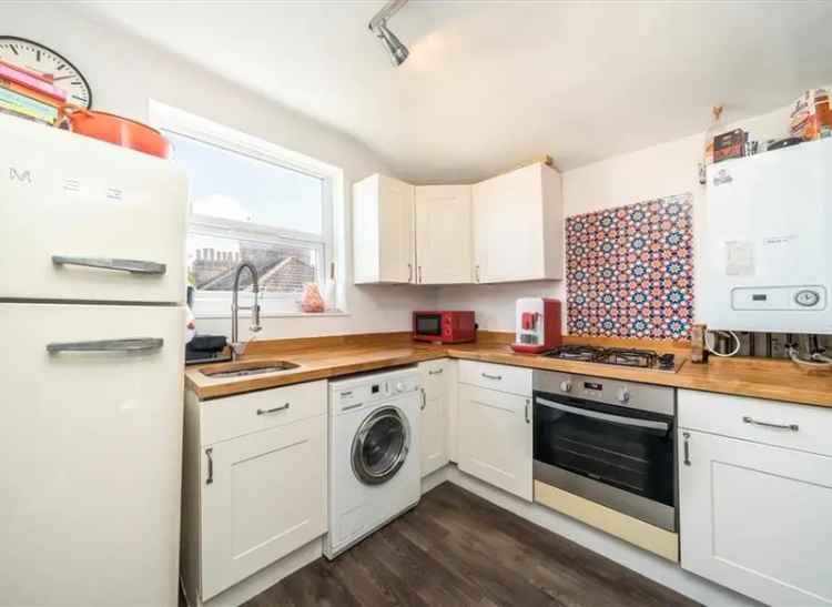 2 Bed Split Level Flat Ladywell Village 700 sq ft Share of Freehold