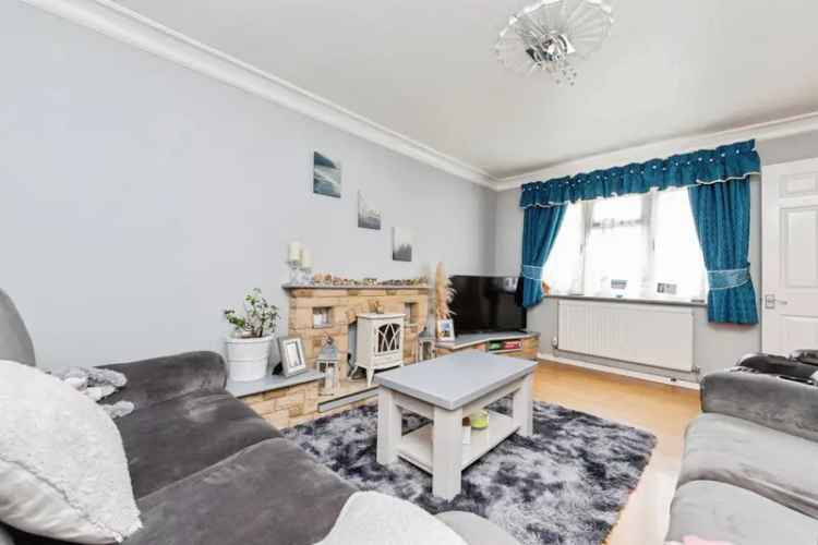 4 Bedroom House with Garage and Parking Canterbury Way