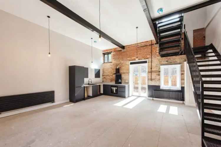 Stunning Redeveloped 2-Bedroom Townhouse Near Thetford Town Centre