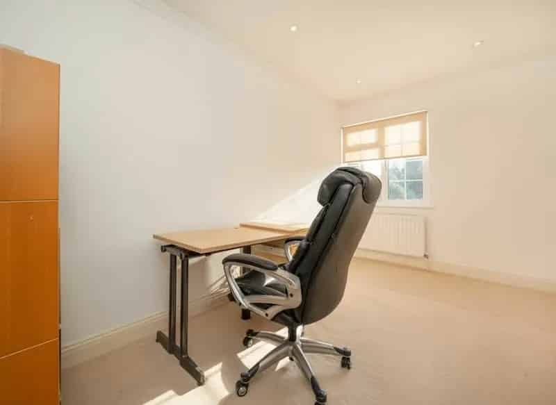2 Bed Garden Flat near Ealing Broadway Station