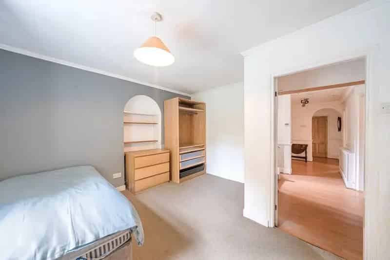 3 Bed Ground Floor Maisonette with Garden and Parking