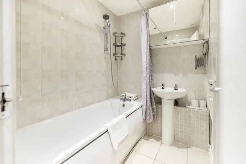 Three Bedroom Maisonette Near Kennington Park CASH BUYERS ONLY