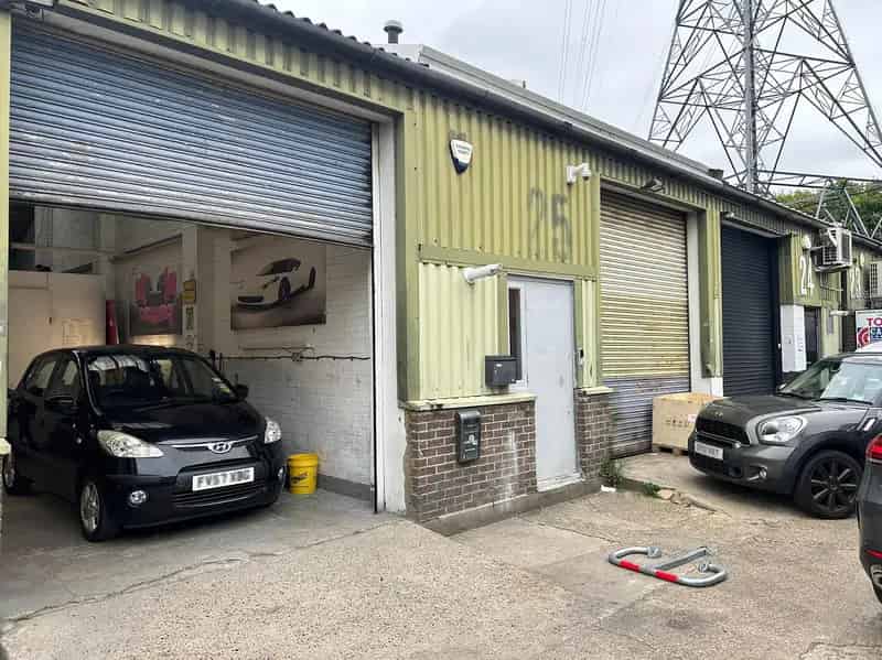 Warehouse Unit Merton Industrial Estate New Roof 3 Phase Power