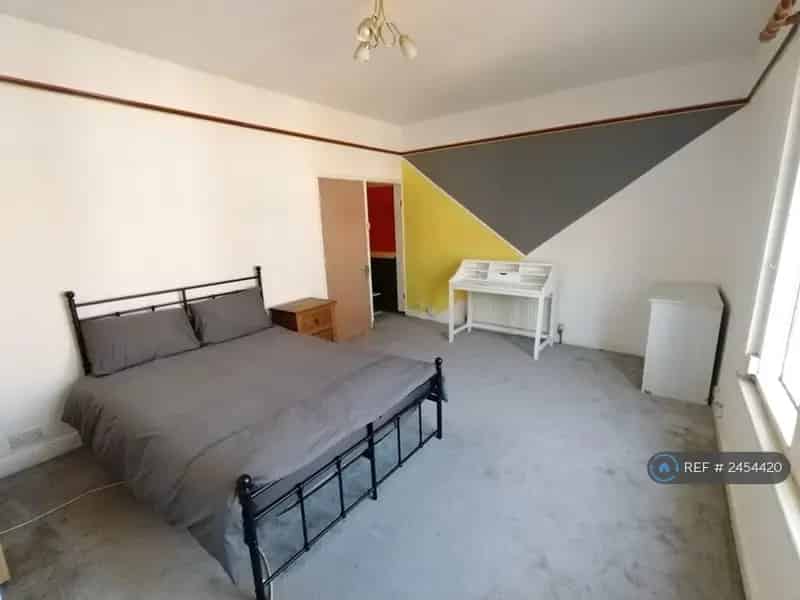 1 Bedroom House Share Available May 14 2025 Parking