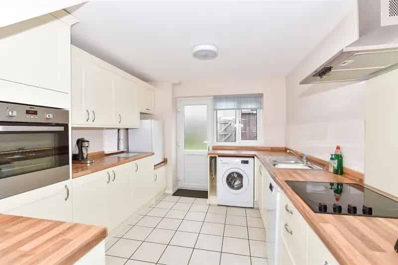 3 Bedroom End Terrace House Kennington