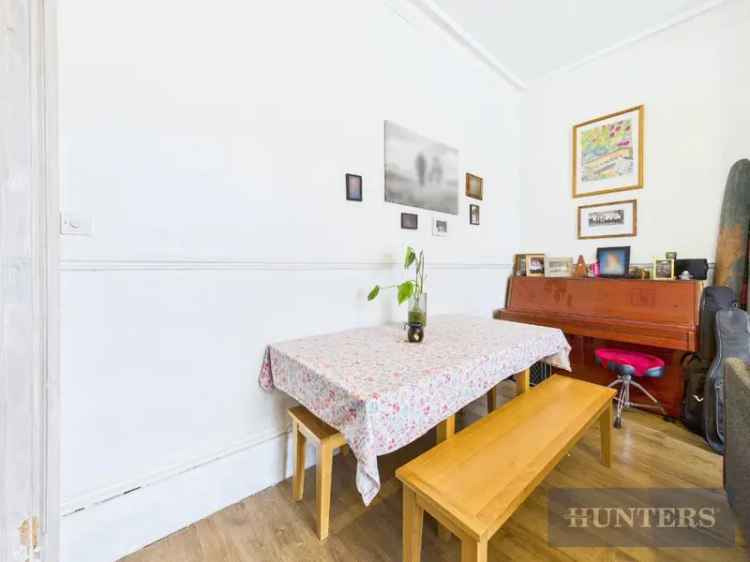 2 Bedroom Flat For Sale in Scarborough