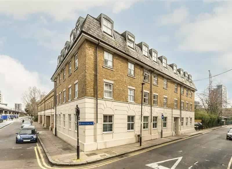 2 Bedroom Apartment near Tower Hill Spacious Reception Two Bathrooms