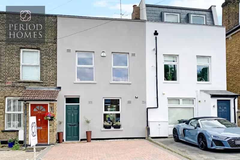 3 Bedroom Terraced House Near Brentwood Elizabeth Line