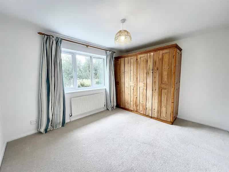 2 Bedroom End Terrace House Bath - Newly Refurbished