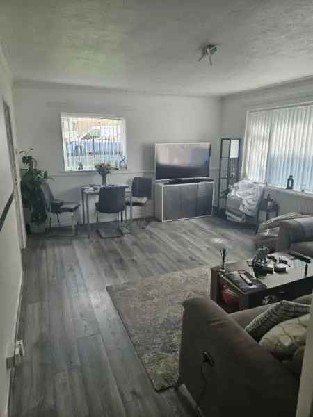 Flat For Rent in Coventry, England