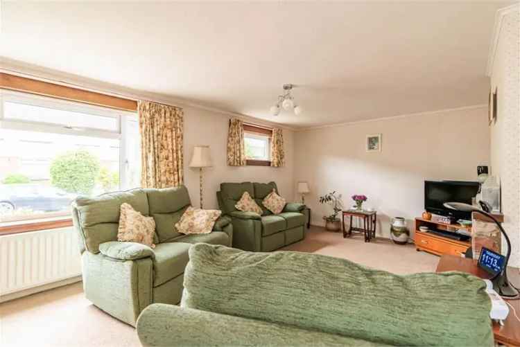 4 Bed House - Detached with 2 Reception Rooms