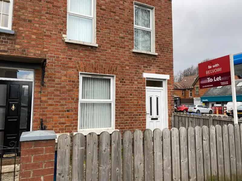 Spacious 3 Bed End Terrace House Ormeau Road Parking