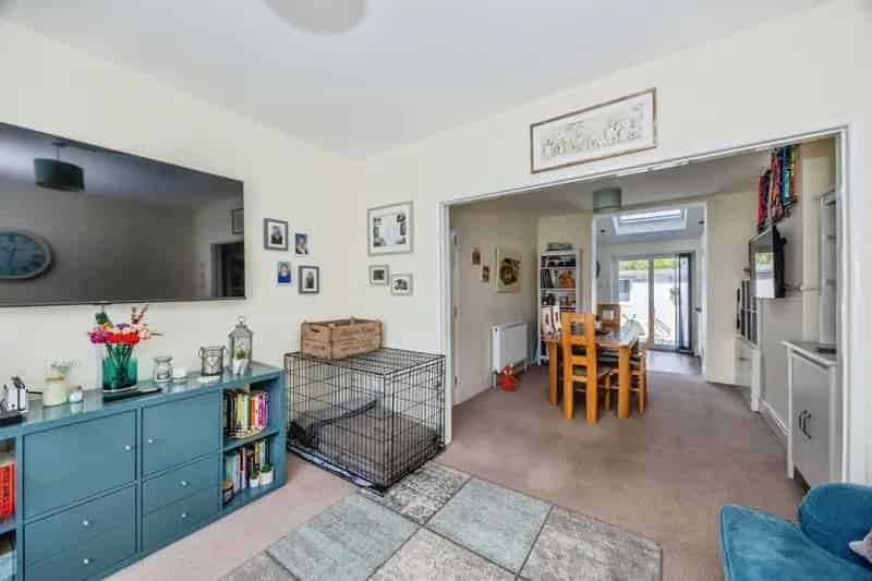 5-Bedroom House with Garage and Garden Near Schools