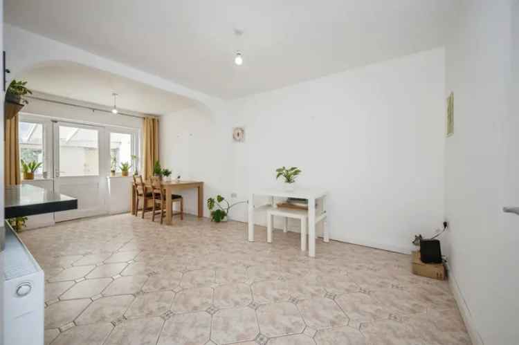 3-4 Bedroom Extended Semi-Detached House Near St Albans City Station
