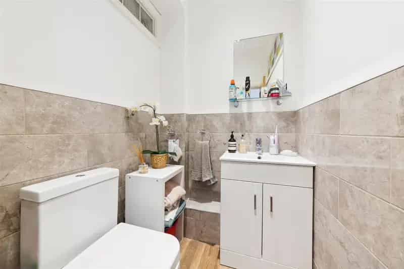 1 Bedroom Studio House to Rent Near Tooting Station