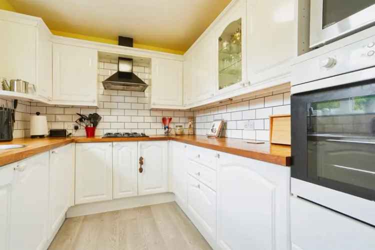 Charming 2-Bed Detached Bungalow Stanningley