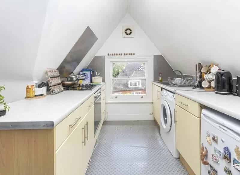 Spacious 2-Bedroom Flat Near Streatham Station