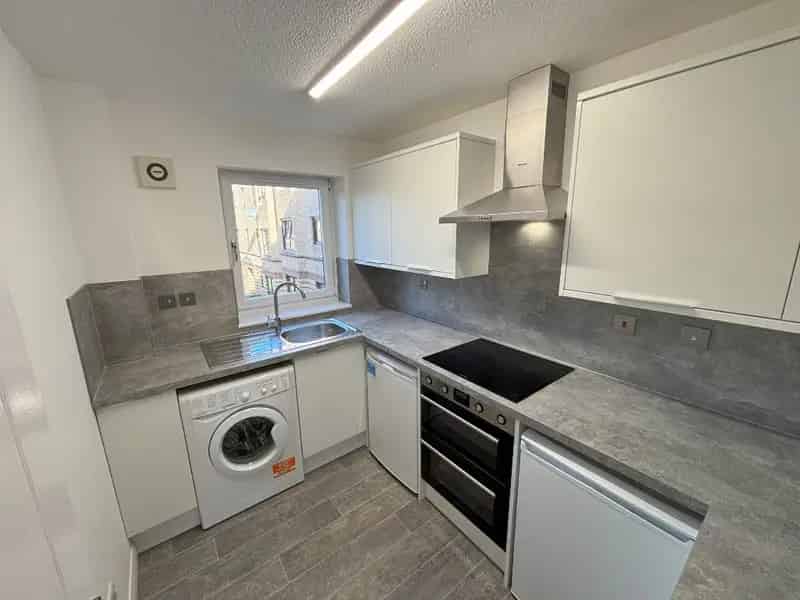 3 Bedroom Flat to Rent Near Charing Cross