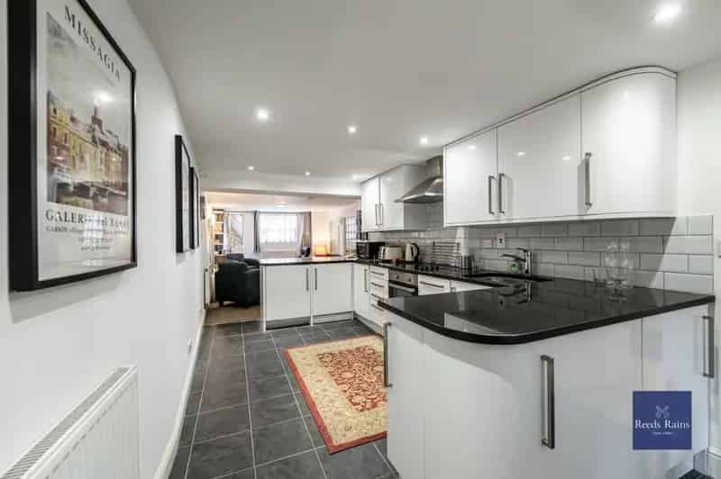 2 Bedroom Flat for Sale near Lambeth North Station London SE1