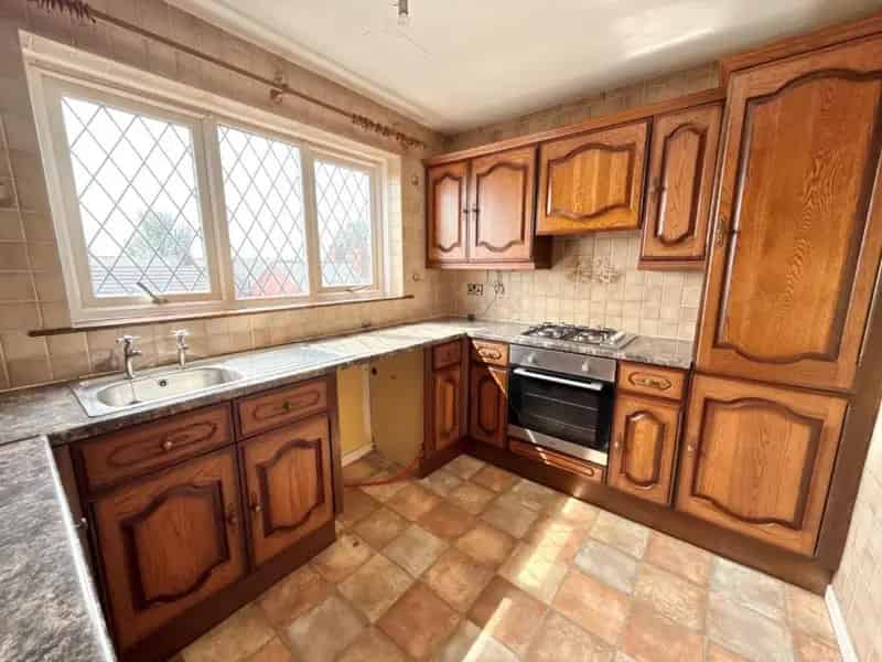 1 Bed Flat for Sale - Sheffield - Garden Driveway No Upward Chain