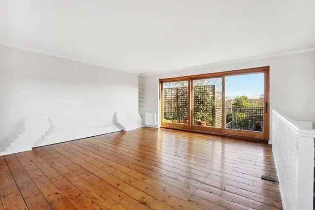 Flat to rent in Avenue Road, St John's Wood, London NW8