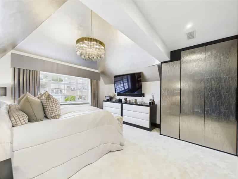 5 Bedroom Detached House for Sale Cassiobury Estate