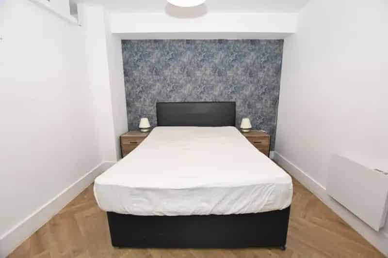 1 Bedroom Apartment Near Broad Street