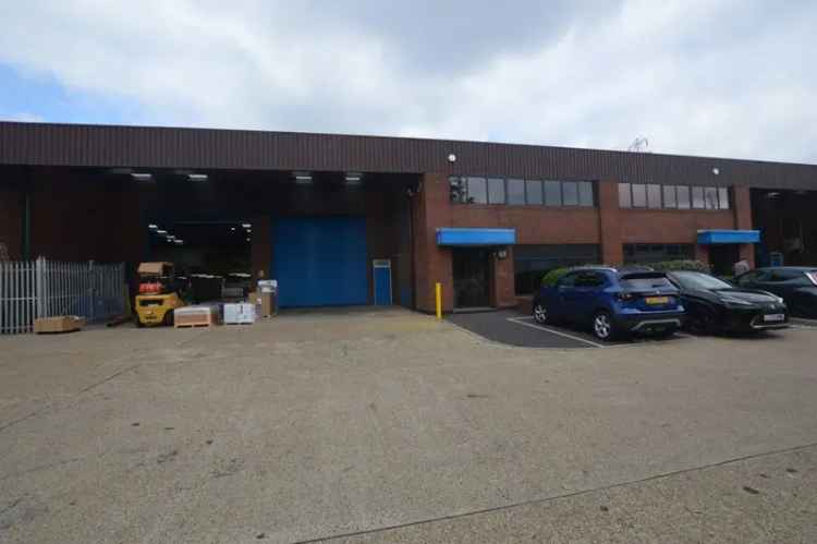 Mid-Terrace Unit with 8 Parking Spaces and Covered Loading Bay