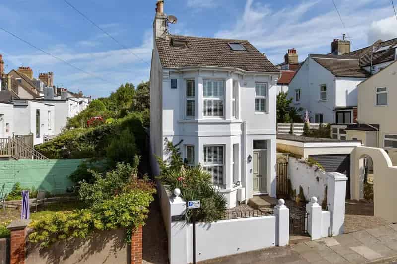 4 Bedroom Detached House for Sale Near Brighton