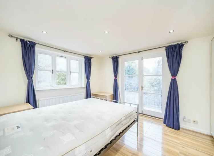 Flat For Sale in London, England