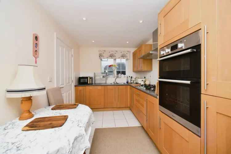 4 Bedroom Detached House Near Park with Countryside Walks