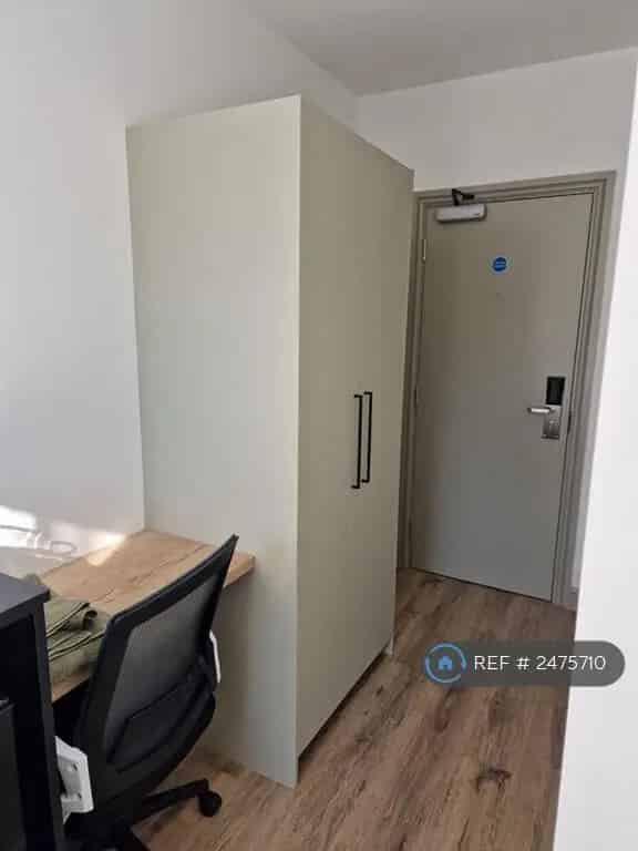 1 Bedroom House Share Ensuite Single Room Fully Furnished Bills Included