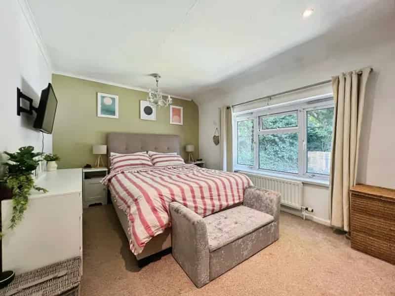 2 Bedroom Maisonette for Sale in St Michaels