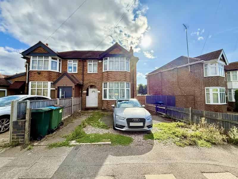 3 Bedroom Semi-Detached House to Rent Chylesmore