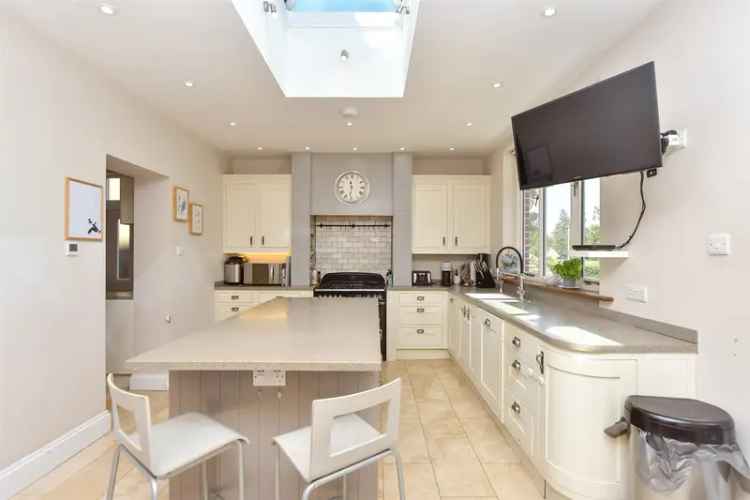 5 bedroom semi-detached house for sale