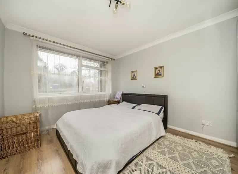 Twickenham 2-Bedroom Apartment Near Station - First Time Buyers Investment