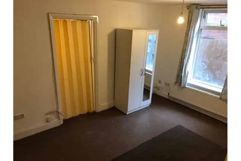 Studio Flat Available July - Single Occupancy