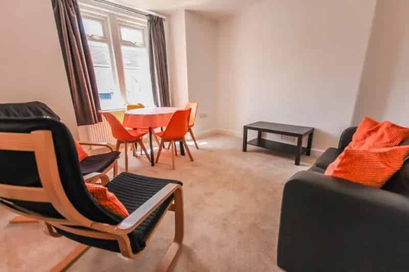 4 Bedroom Semi Detached House Near Bournemouth Town Centre