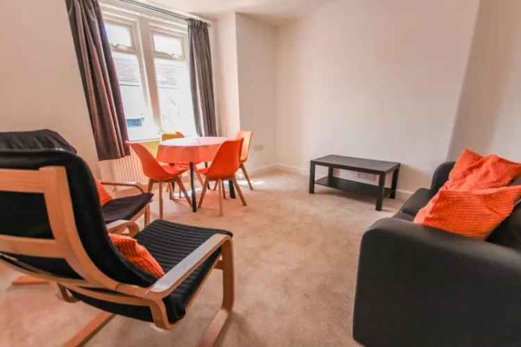 4 Bedroom Semi Detached House Near Bournemouth Town Centre