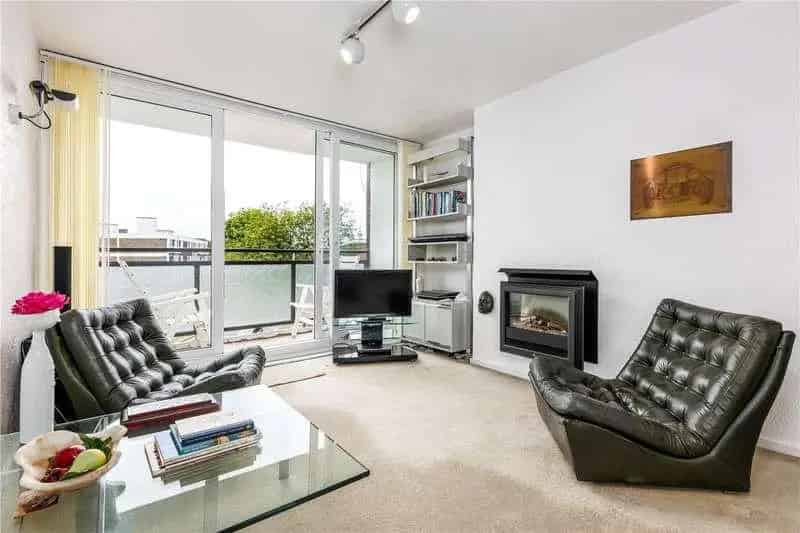 2 bed flat for sale