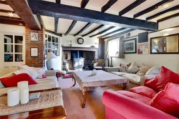 Family Home with 5 Bedrooms and 4.29 Acres