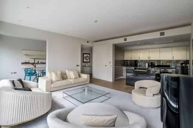 23 Bedroom Apartment Shaftesbury Avenue London WC2H