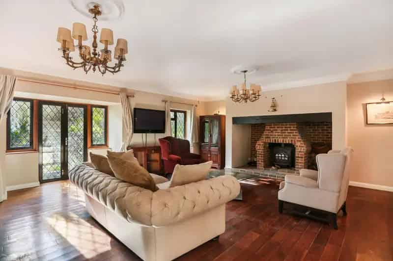 5 Bedroom Detached House Brighton Large Garden Driveway Garage